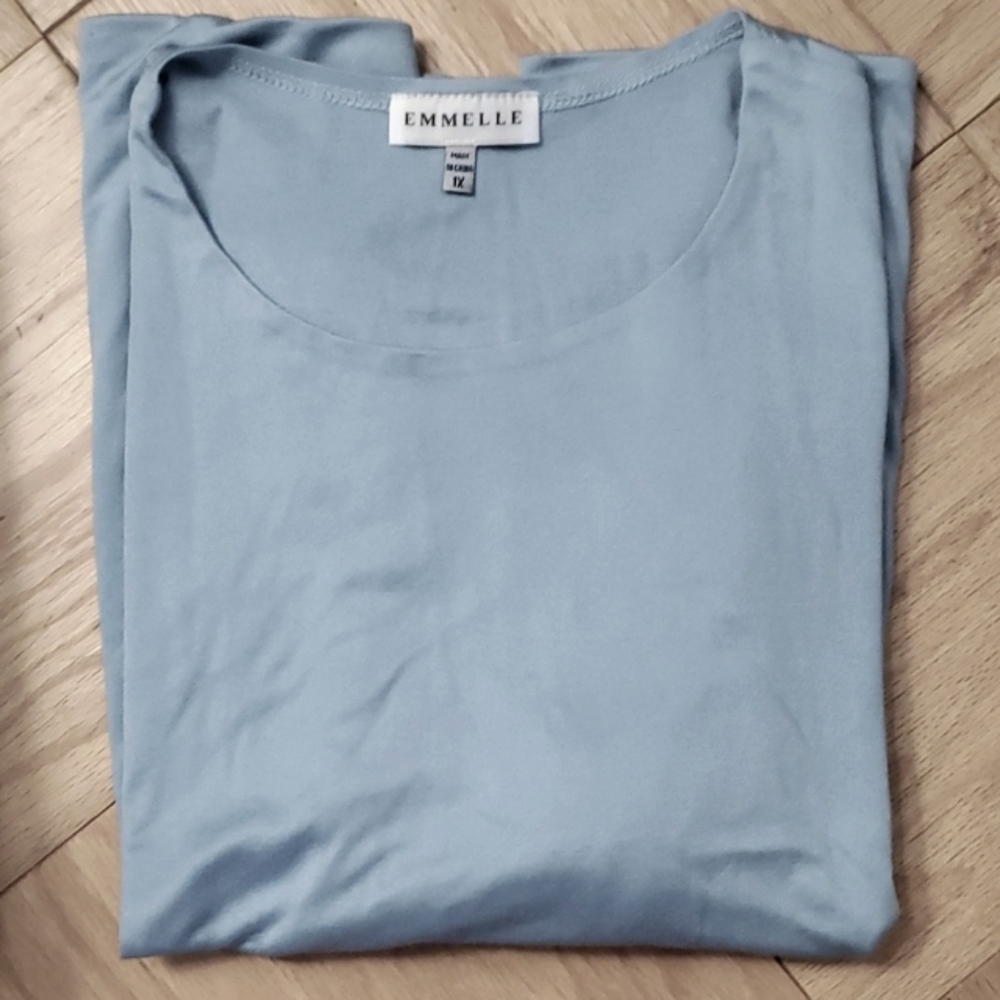 Emmelle Silk Tee - Picture 10 of 11